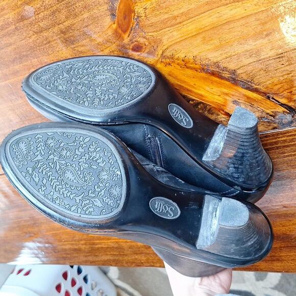 Sofft Leather Heeled Zip Up Bootie Size 7.5 - Picture 6 of 9